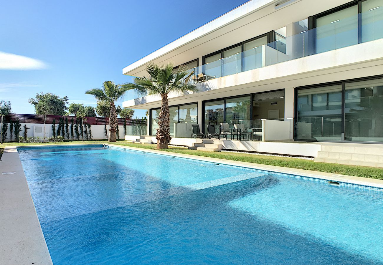 Apartment in Mar de Cristal - Modern, pool view, south east facing