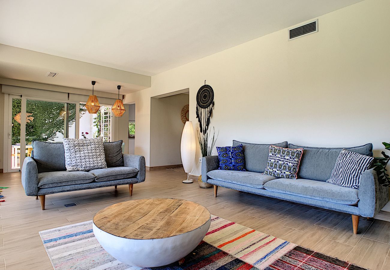 Villa in Mar de Cristal - Modern villa with private pool and garden