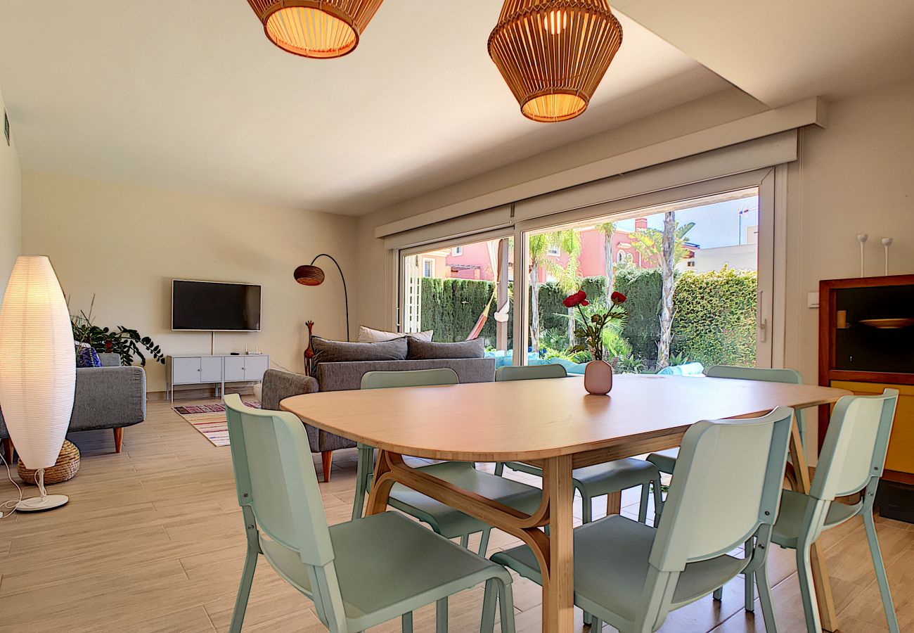 Villa in Mar de Cristal - Modern villa with private pool and garden
