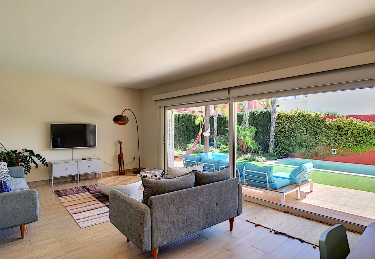 Villa in Mar de Cristal - Modern villa with private pool and garden