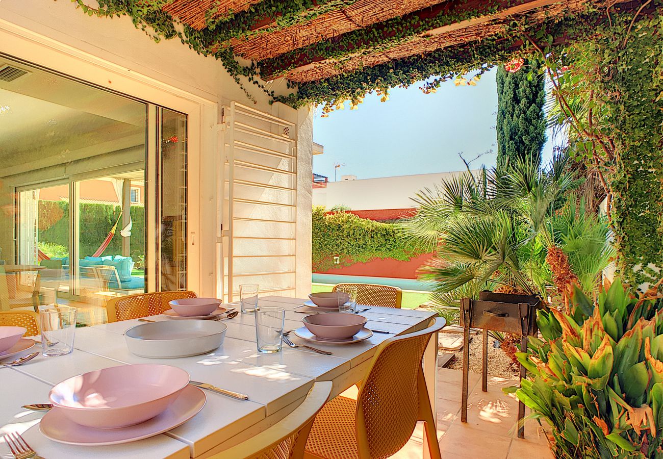 Villa in Mar de Cristal - Modern villa with private pool and garden