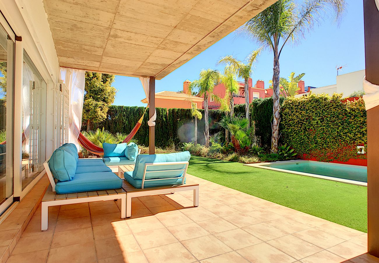 Villa in Mar de Cristal - Modern villa with private pool and garden