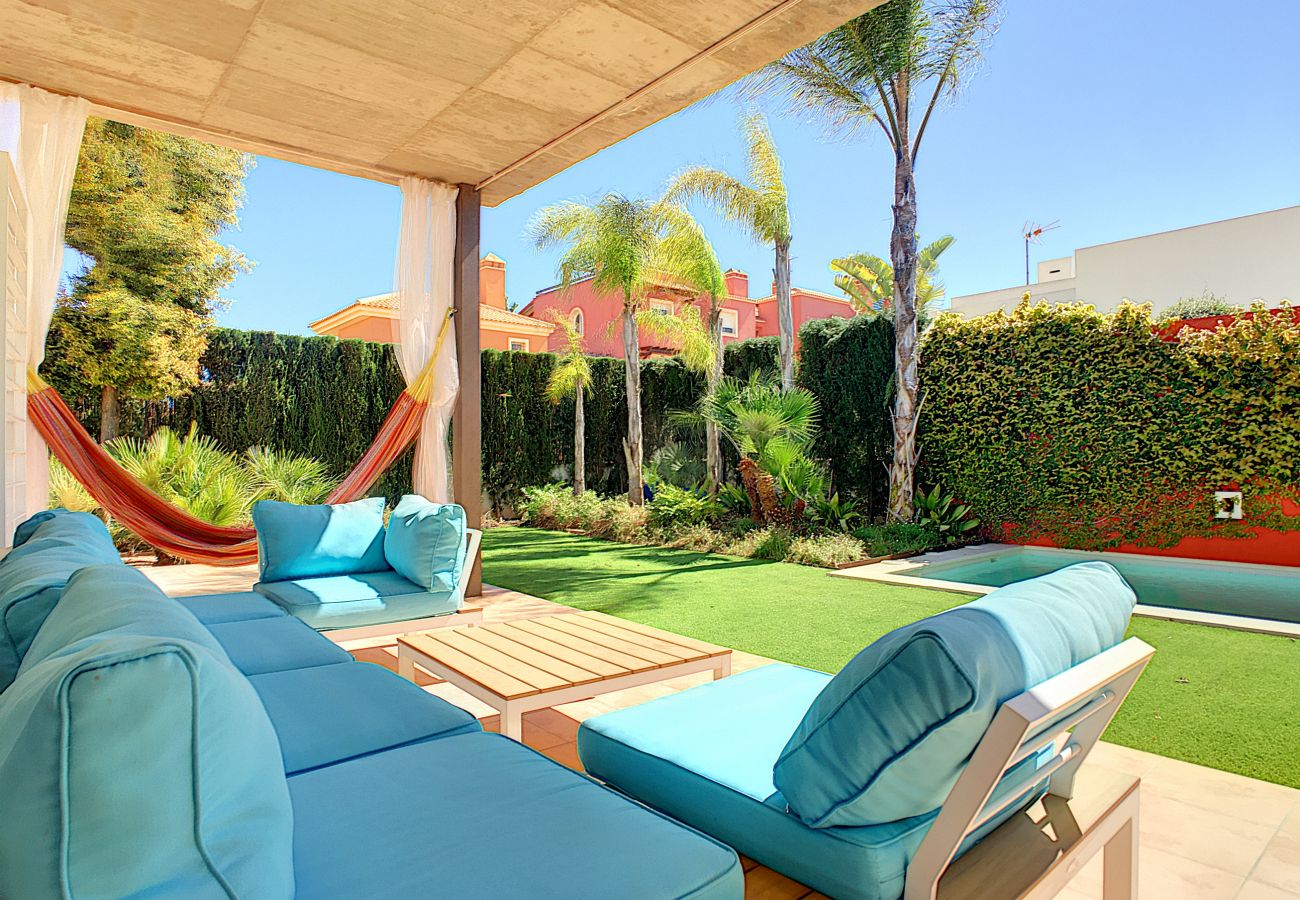 Villa in Mar de Cristal - Modern villa with private pool and garden