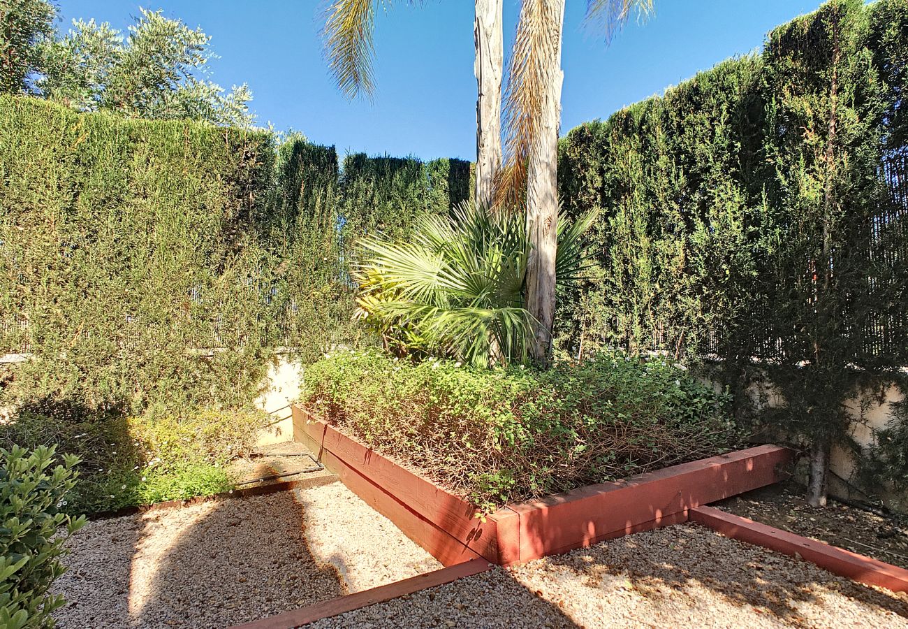 Villa in Mar de Cristal - Modern villa with private pool and garden
