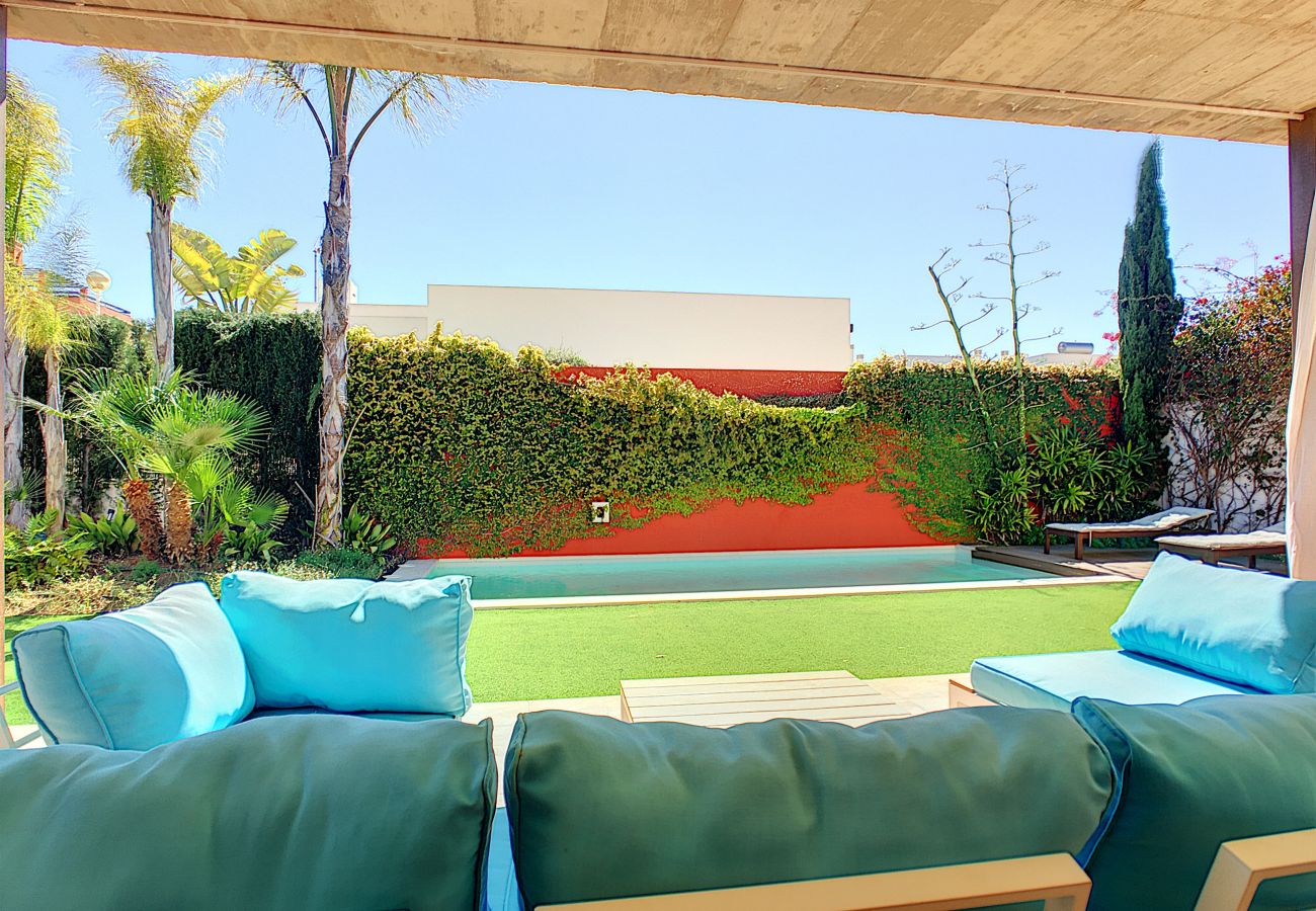 Villa in Mar de Cristal - Modern villa with private pool and garden