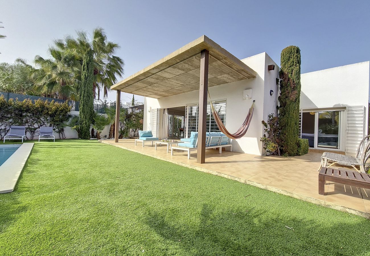Villa in Mar de Cristal - Modern villa with private pool and garden