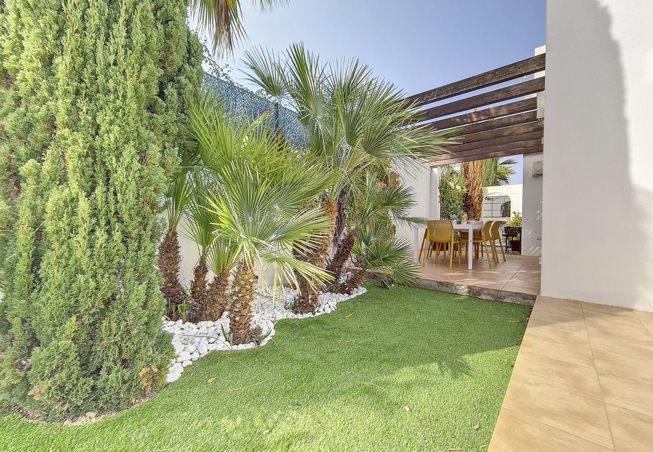 Villa in Mar de Cristal - Modern villa with private pool and garden
