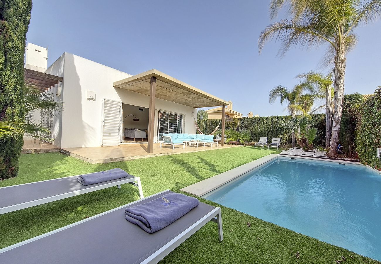 Villa in Mar de Cristal - Modern villa with private pool and garden