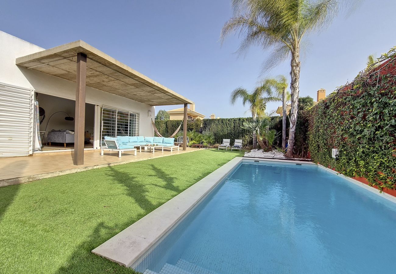 Villa in Mar de Cristal - Modern villa with private pool and garden