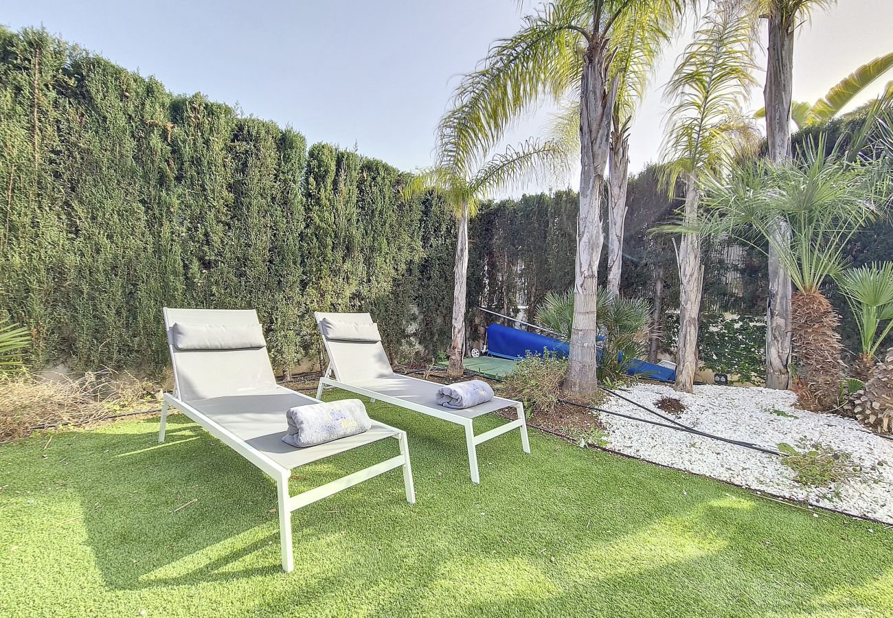 Villa in Mar de Cristal - Modern villa with private pool and garden