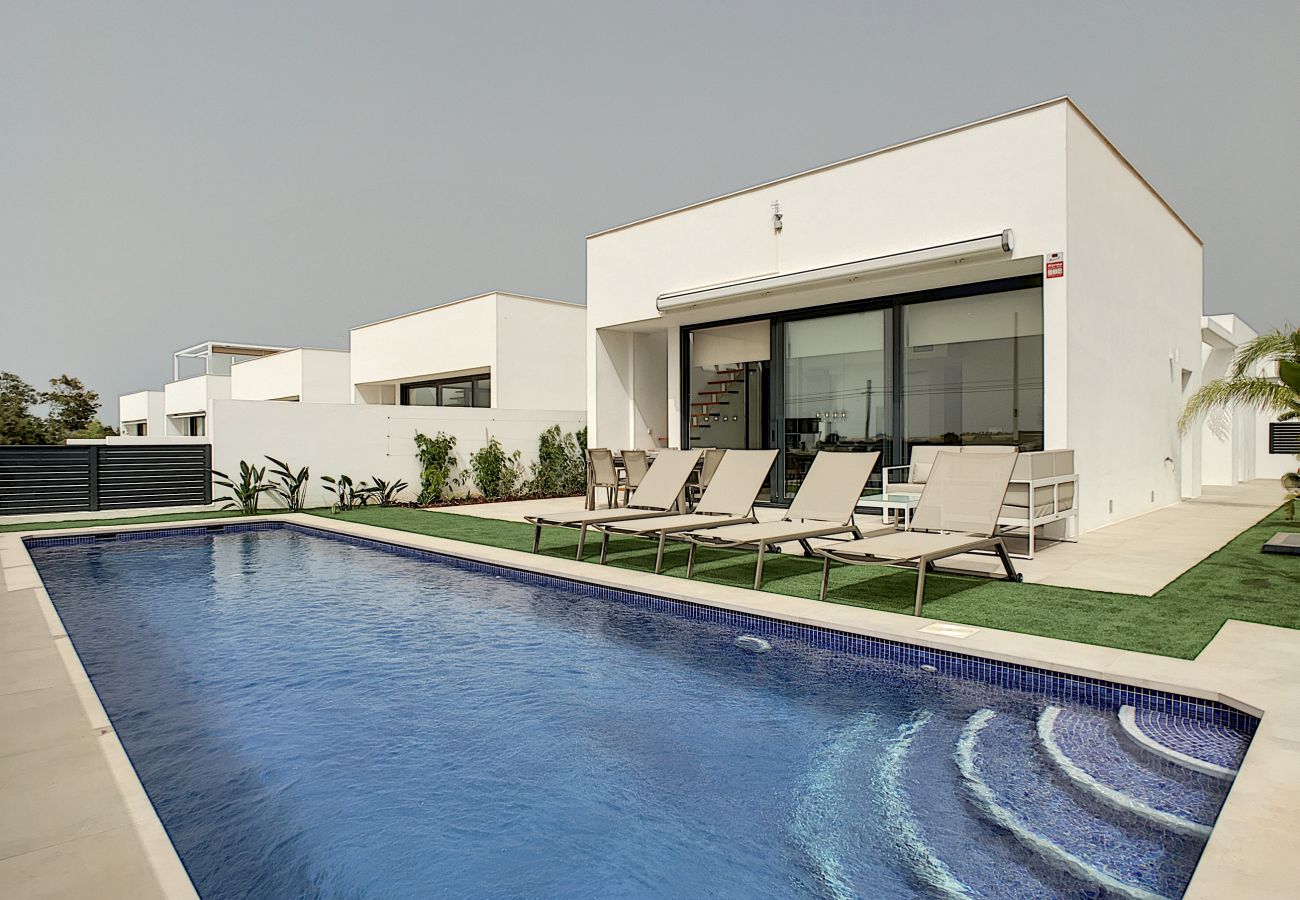 Villa in Mar de Cristal - Modern villa with private pool