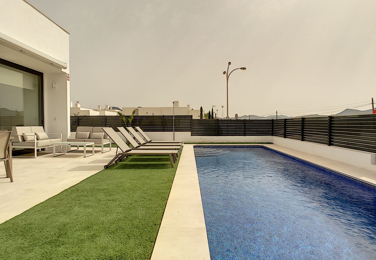 Villa in Mar de Cristal - Modern villa with private pool