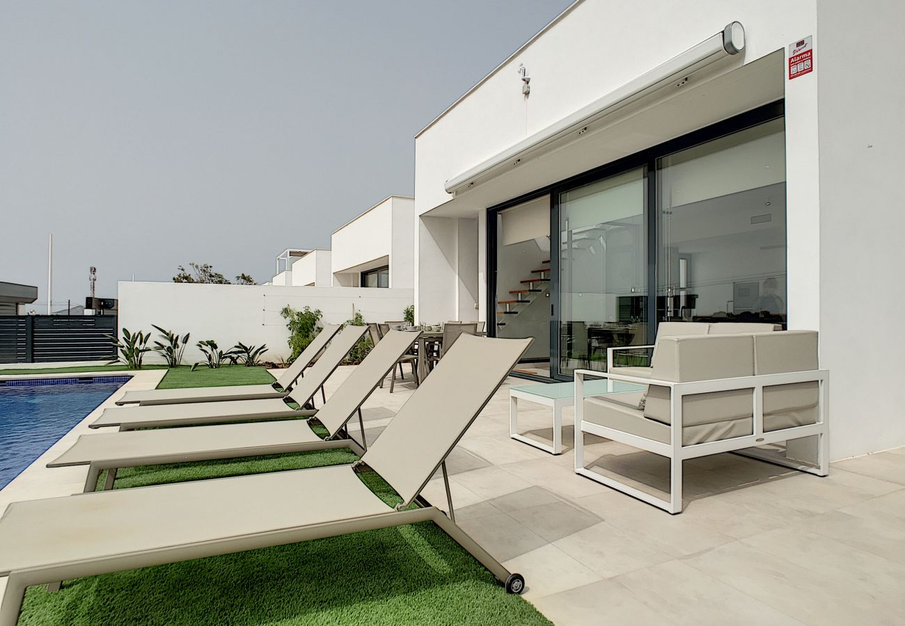 Villa in Mar de Cristal - Modern villa with private pool