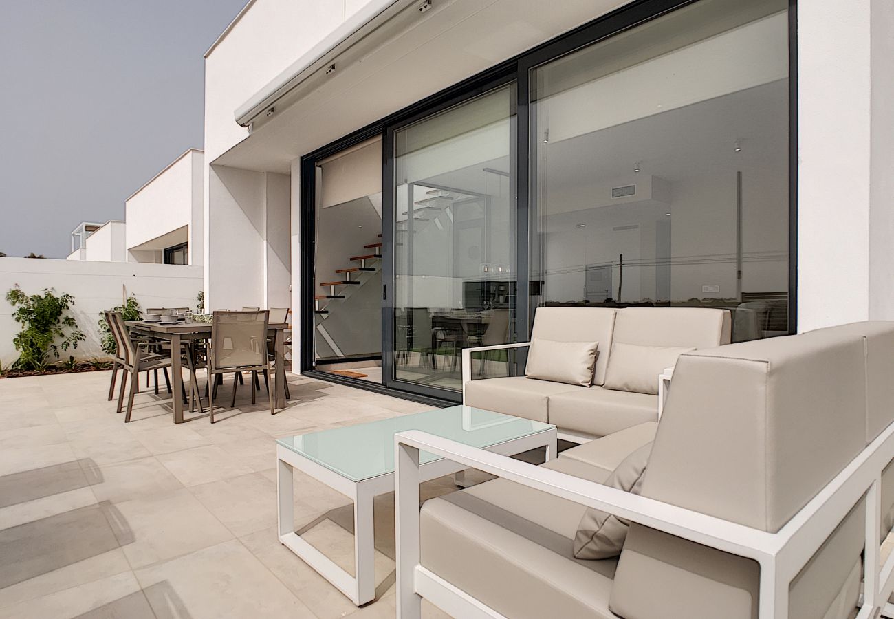 Villa in Mar de Cristal - Modern villa with private pool