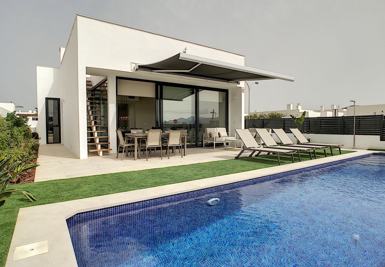 Villa in Mar de Cristal - Modern villa with private pool