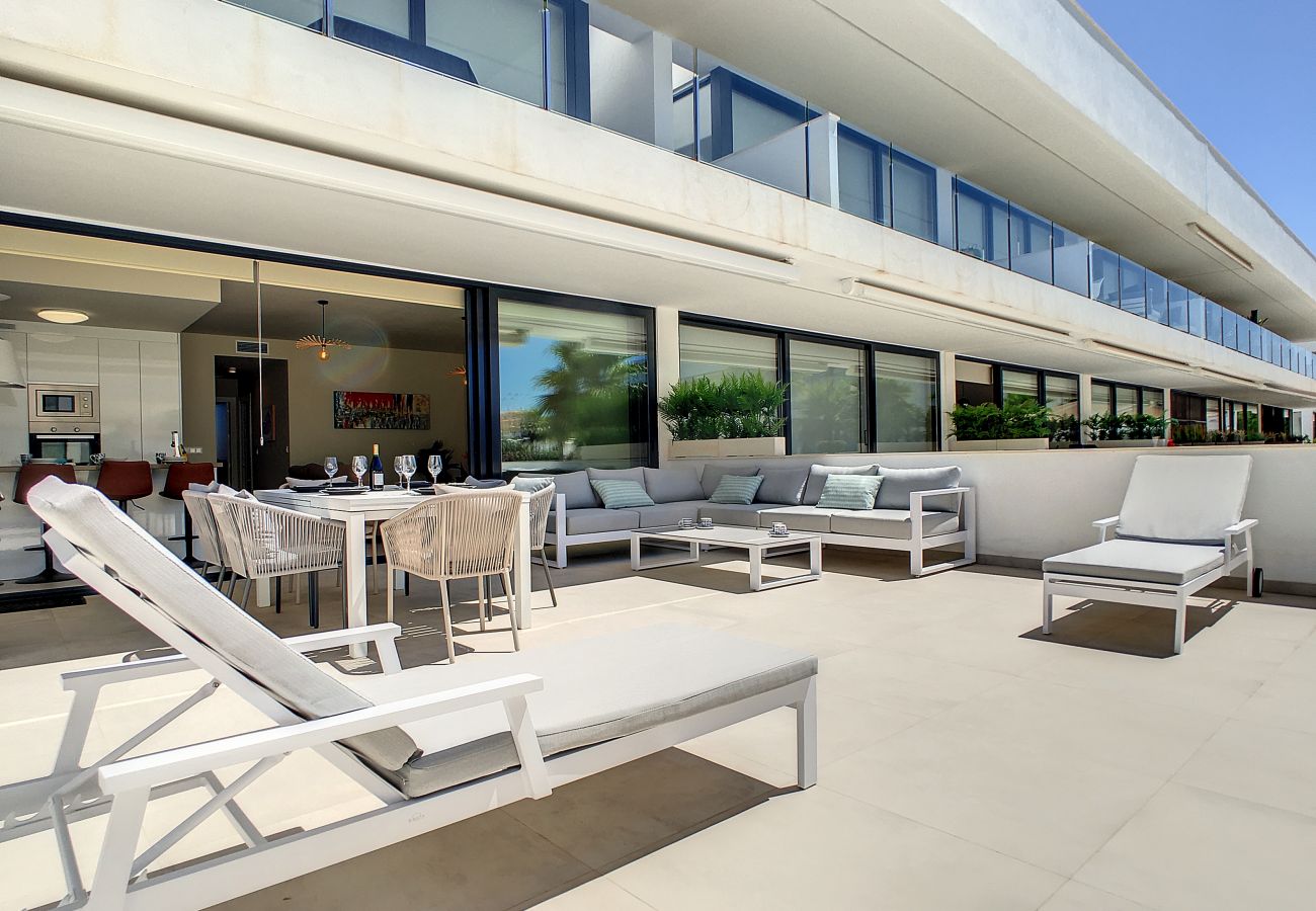 Apartment in Mar de Cristal - Modern, large terrace, pool and BBQ