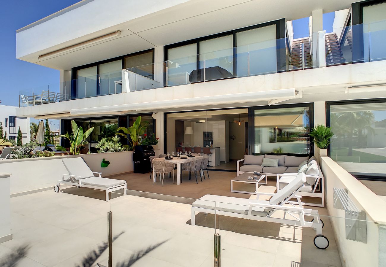 Apartment in Mar de Cristal - Modern, large terrace, pool and BBQ