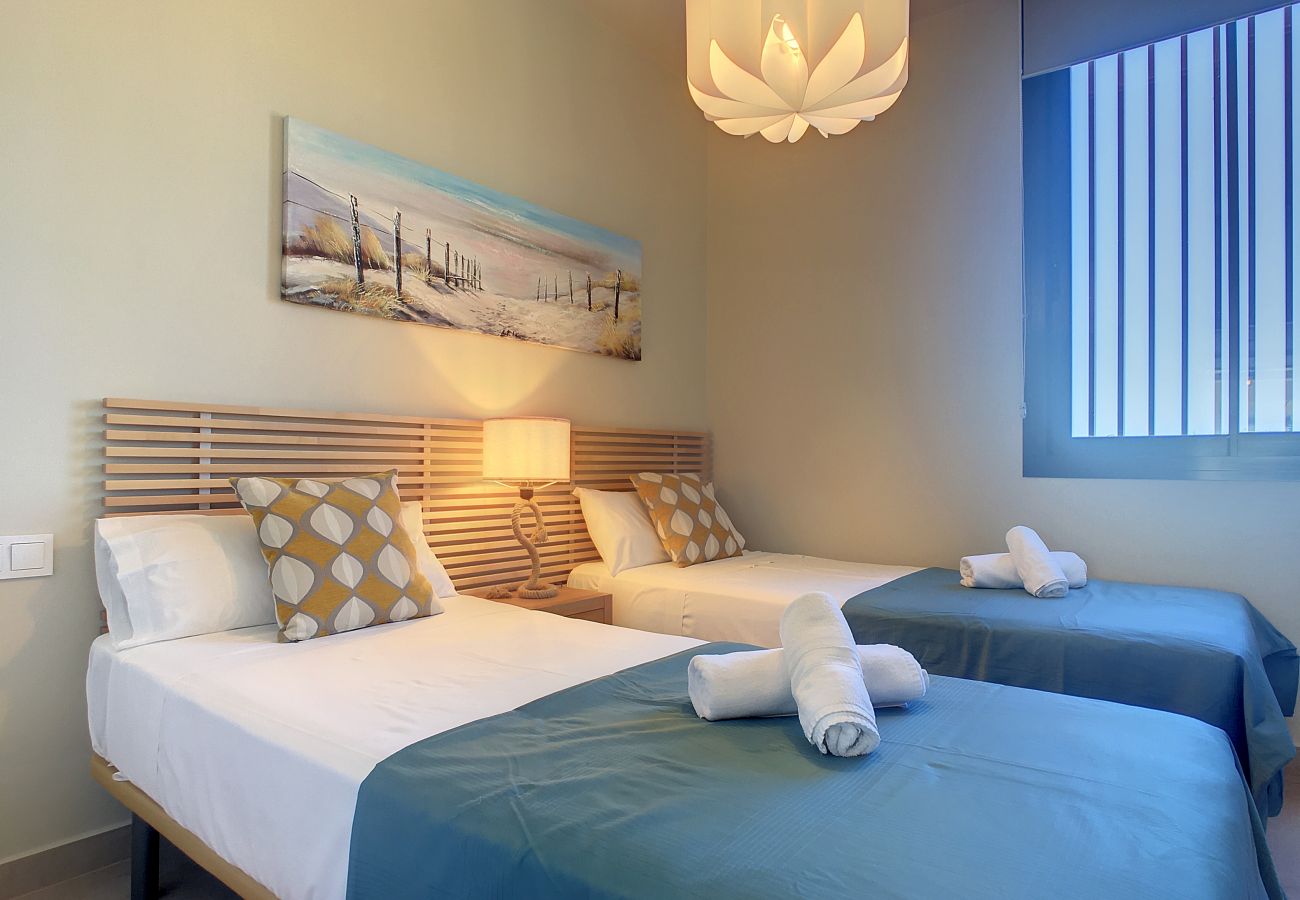 Apartment in Mar de Cristal - Modern, large terrace, pool and BBQ