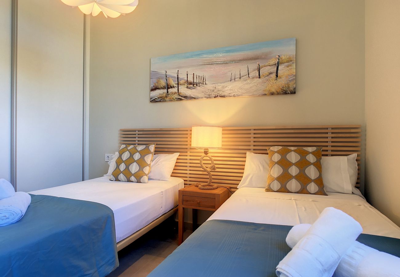 Apartment in Mar de Cristal - Modern, large terrace, pool and BBQ