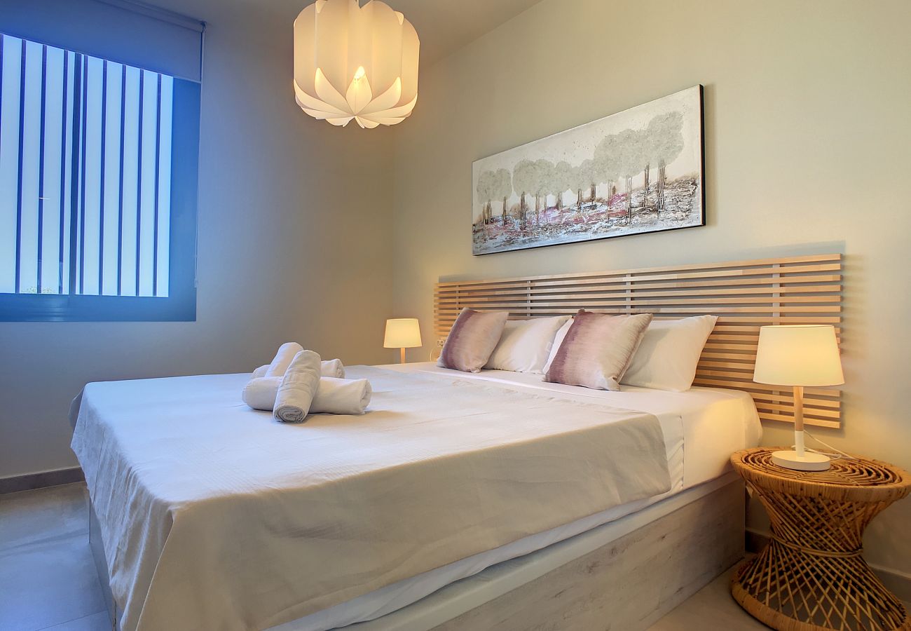 Apartment in Mar de Cristal - Modern, large terrace, pool and BBQ