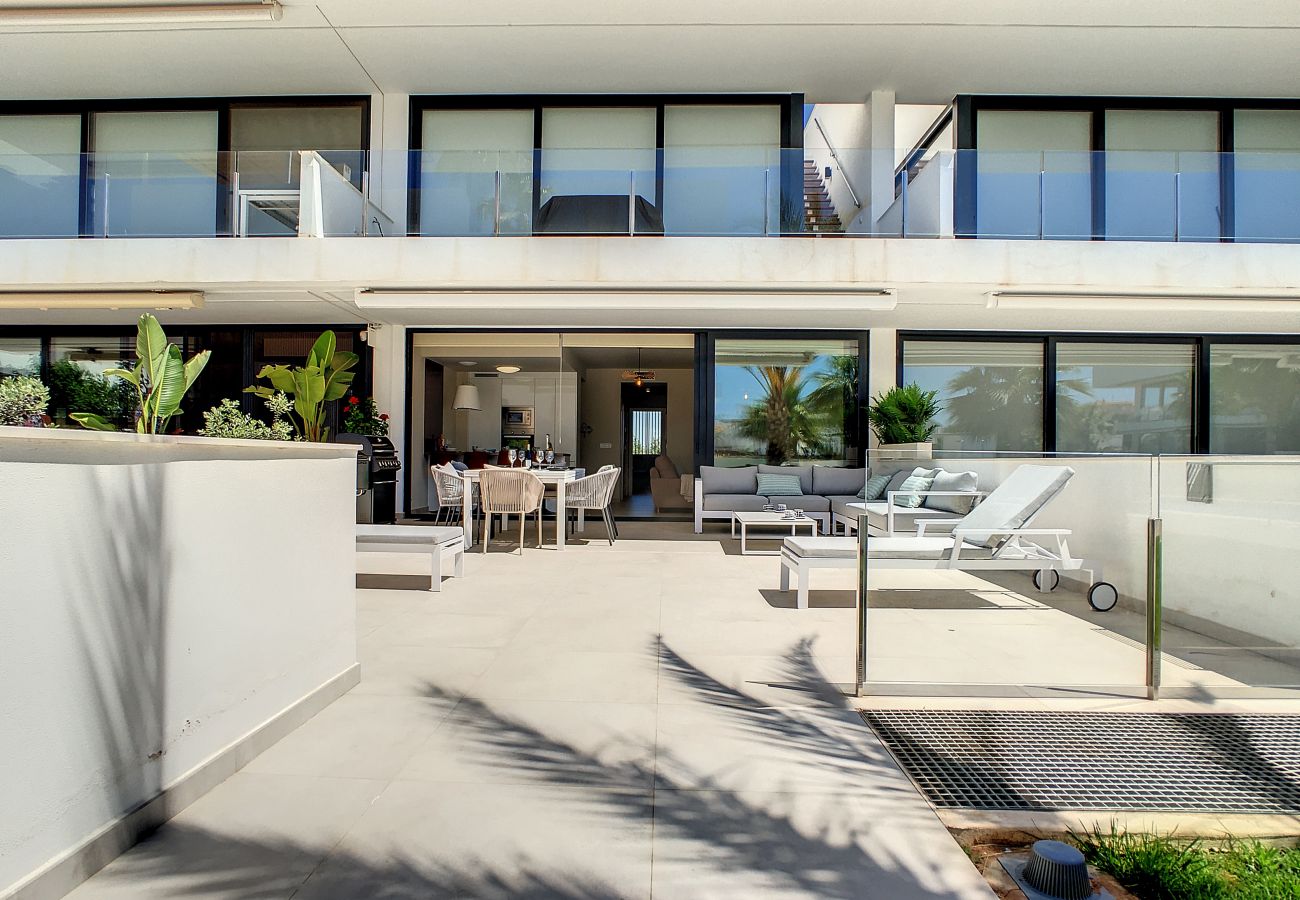 Apartment in Mar de Cristal - Modern, large terrace, pool and BBQ