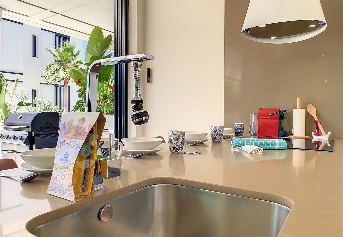 Apartment in Mar de Cristal - Modern, large terrace, pool and BBQ
