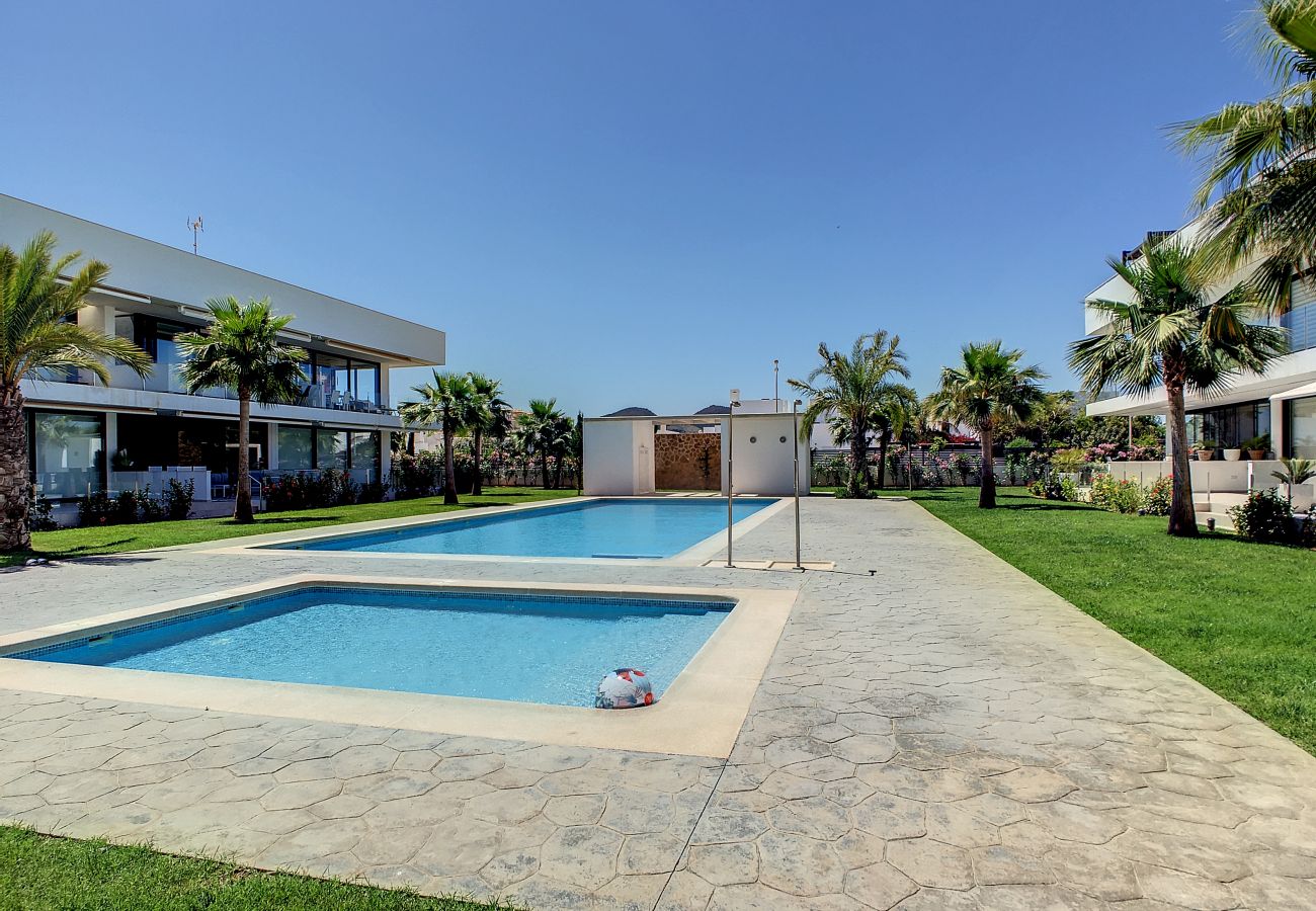 Apartment in Mar de Cristal - Modern, large terrace, pool and BBQ