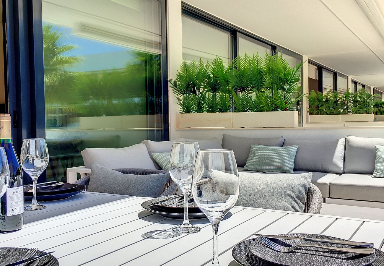 Apartment in Mar de Cristal - Modern, large terrace, pool and BBQ