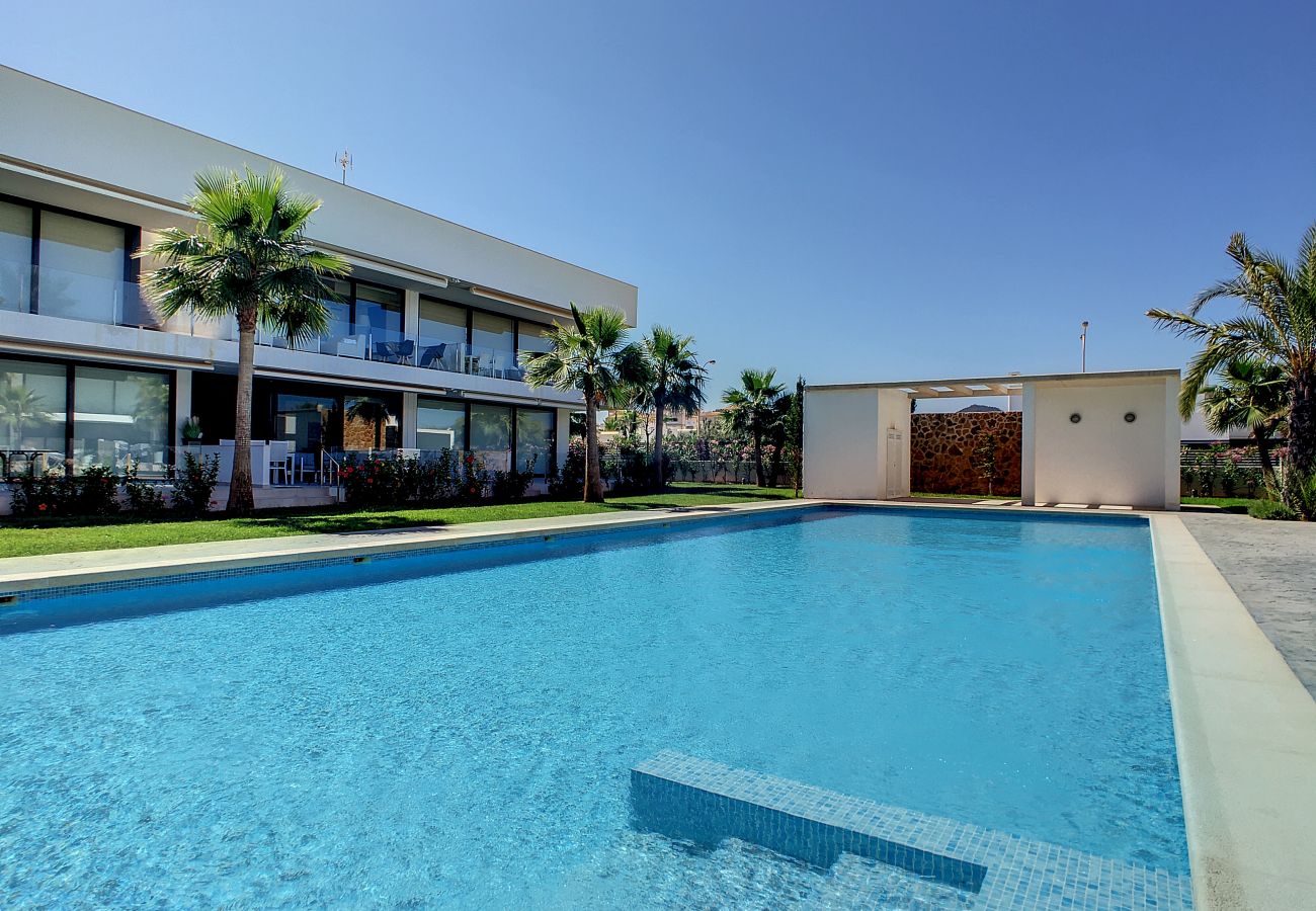Apartment in Mar de Cristal - Modern, large terrace, pool and BBQ