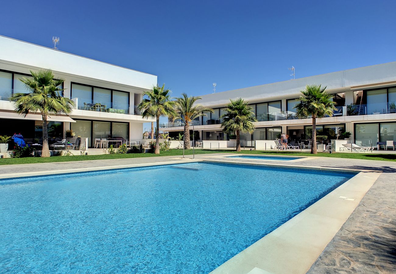 Apartment in Mar de Cristal - Modern, large terrace, pool and BBQ