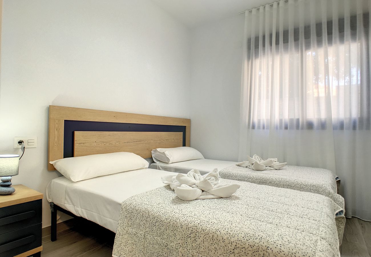 Apartment in Santiago de la Ribera - Ground floor, 100m from beach, pool, wifi, parking