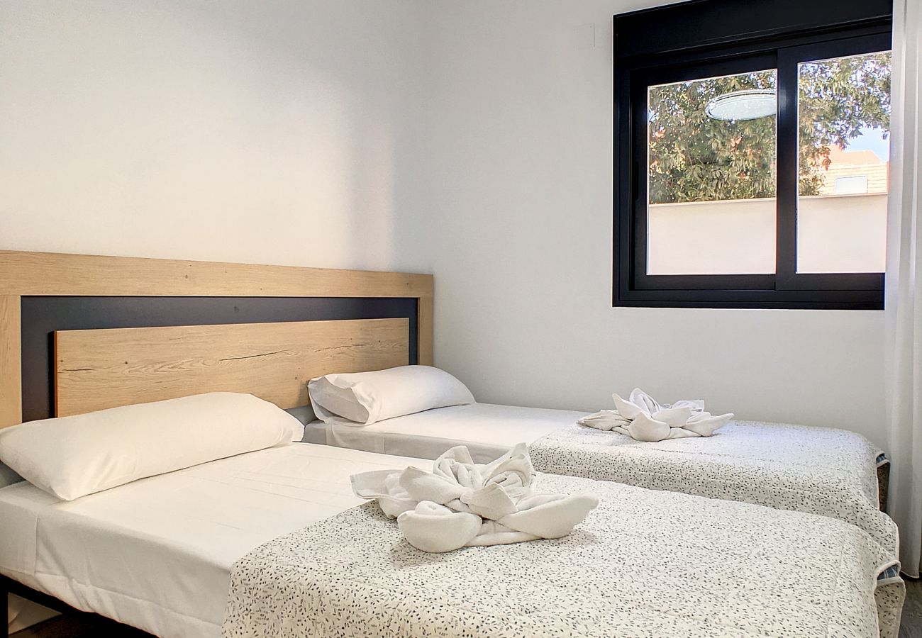 Apartment in Santiago de la Ribera - Ground floor, 100m from beach, pool, wifi, parking