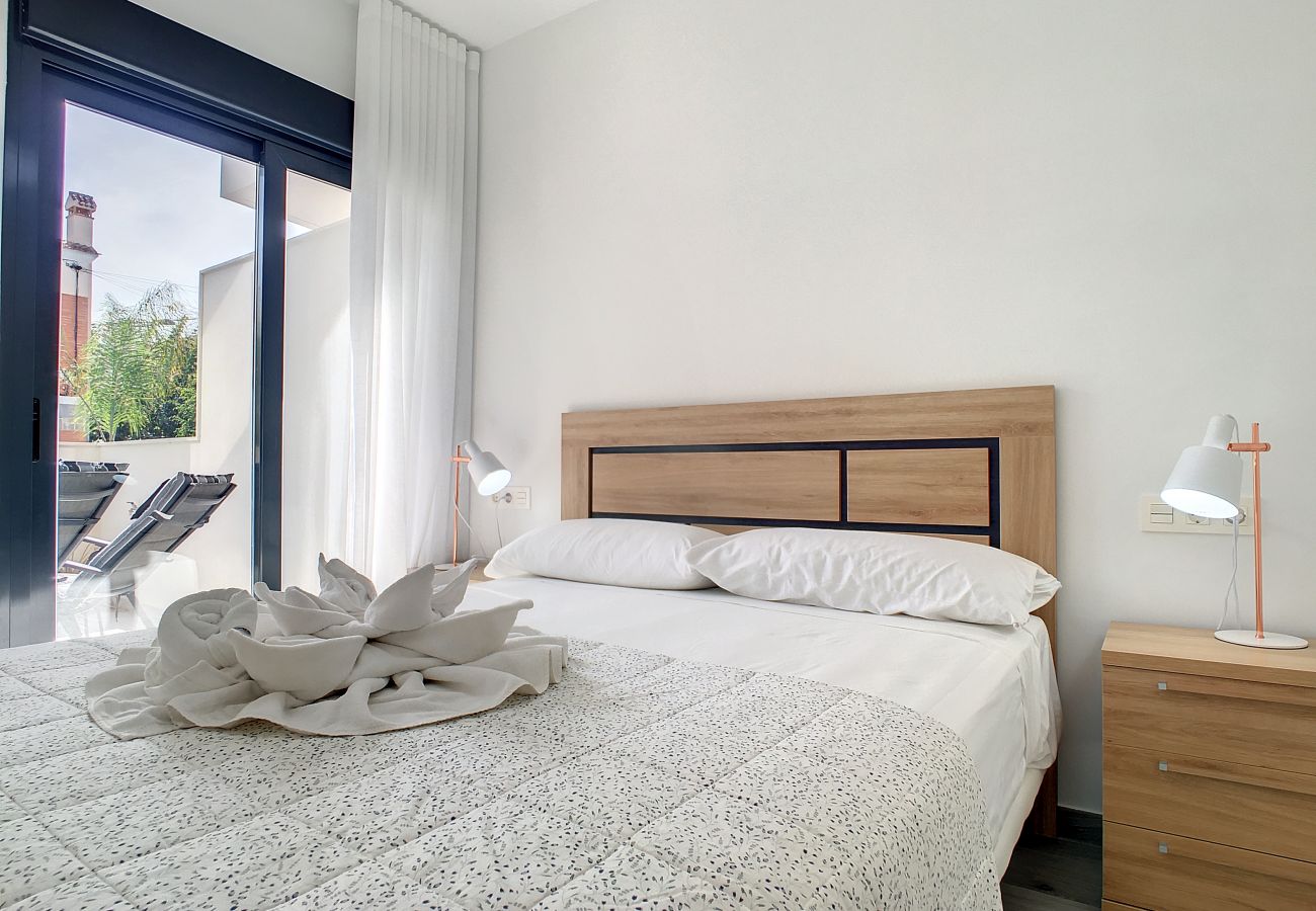 Apartment in Santiago de la Ribera - Ground floor, 100m from beach, pool, wifi, parking