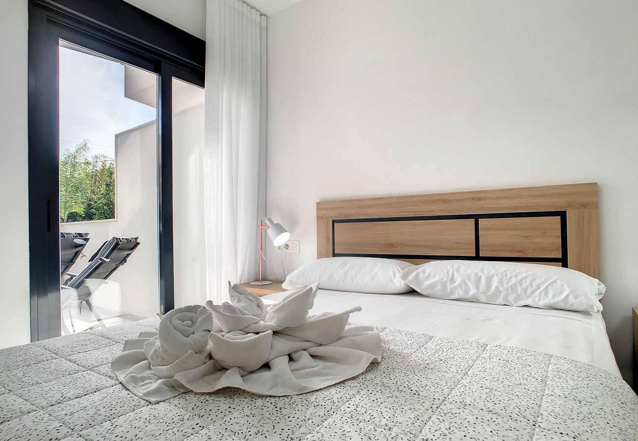 Apartment in Santiago de la Ribera - Ground floor, 100m from beach, pool, wifi, parking