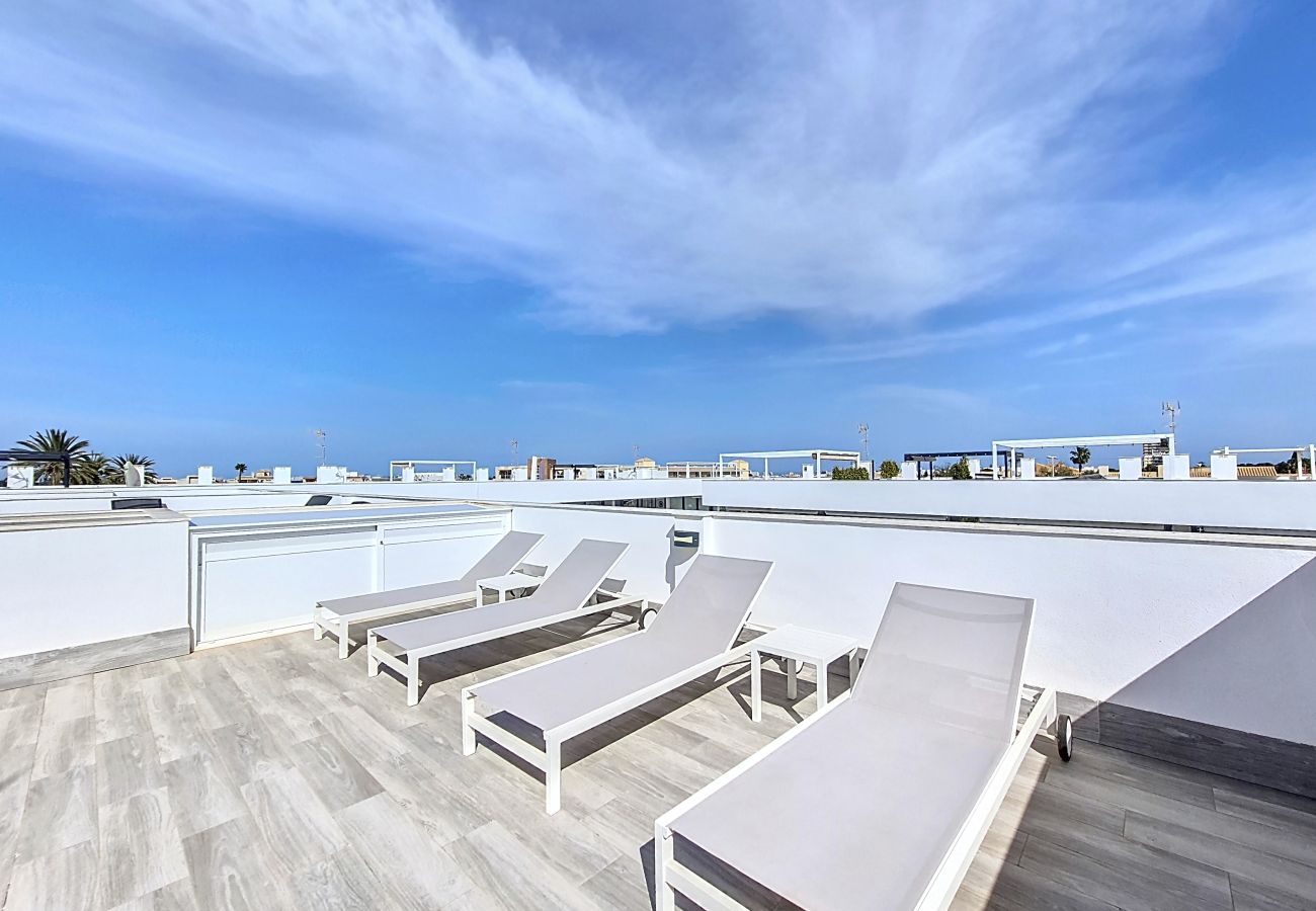 Apartment in Mar de Cristal - Penthouse with roof terrace and pool views