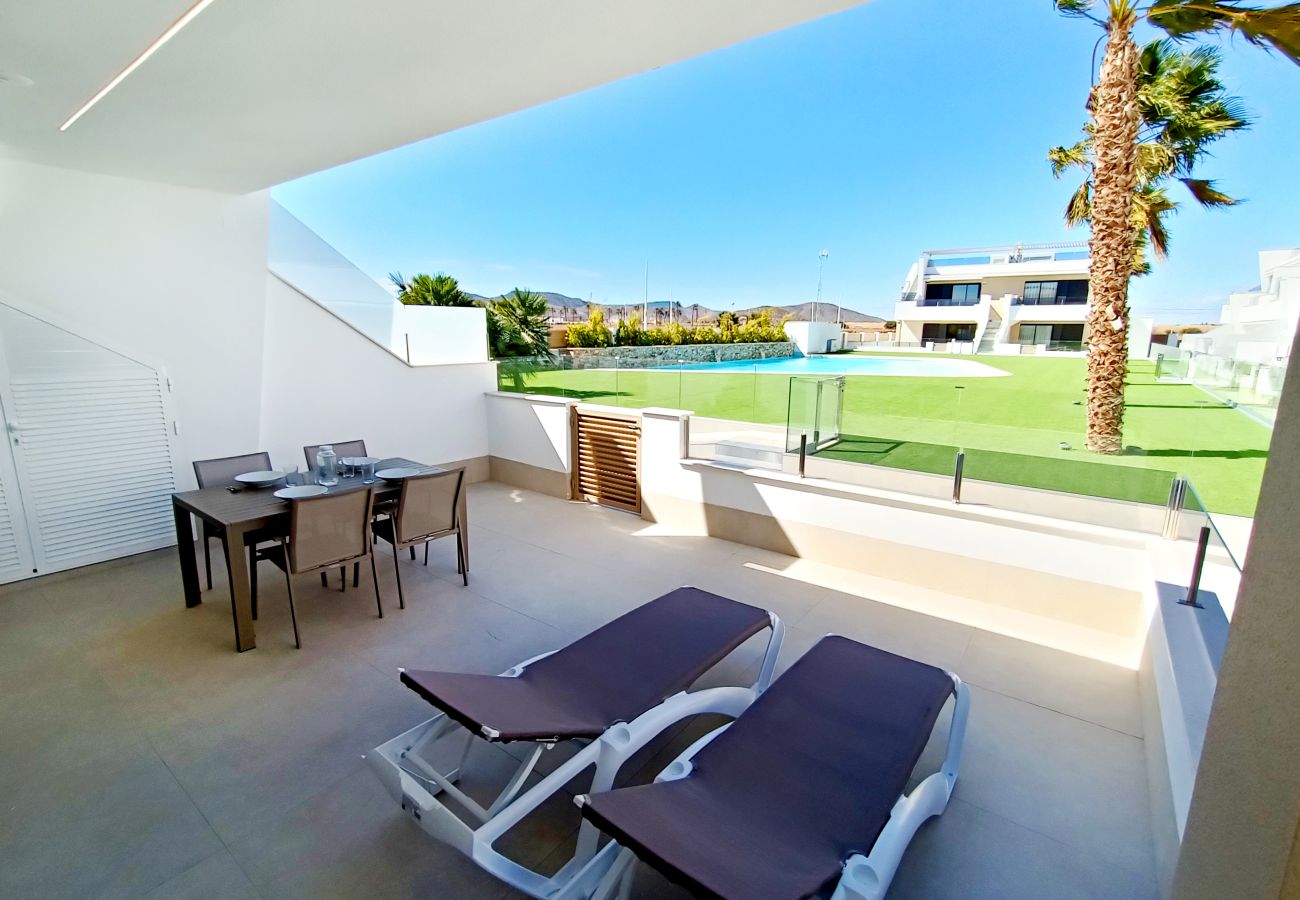 Apartment in Mar de Cristal - Poolside apartment with terrace, parking and Wi-Fi 