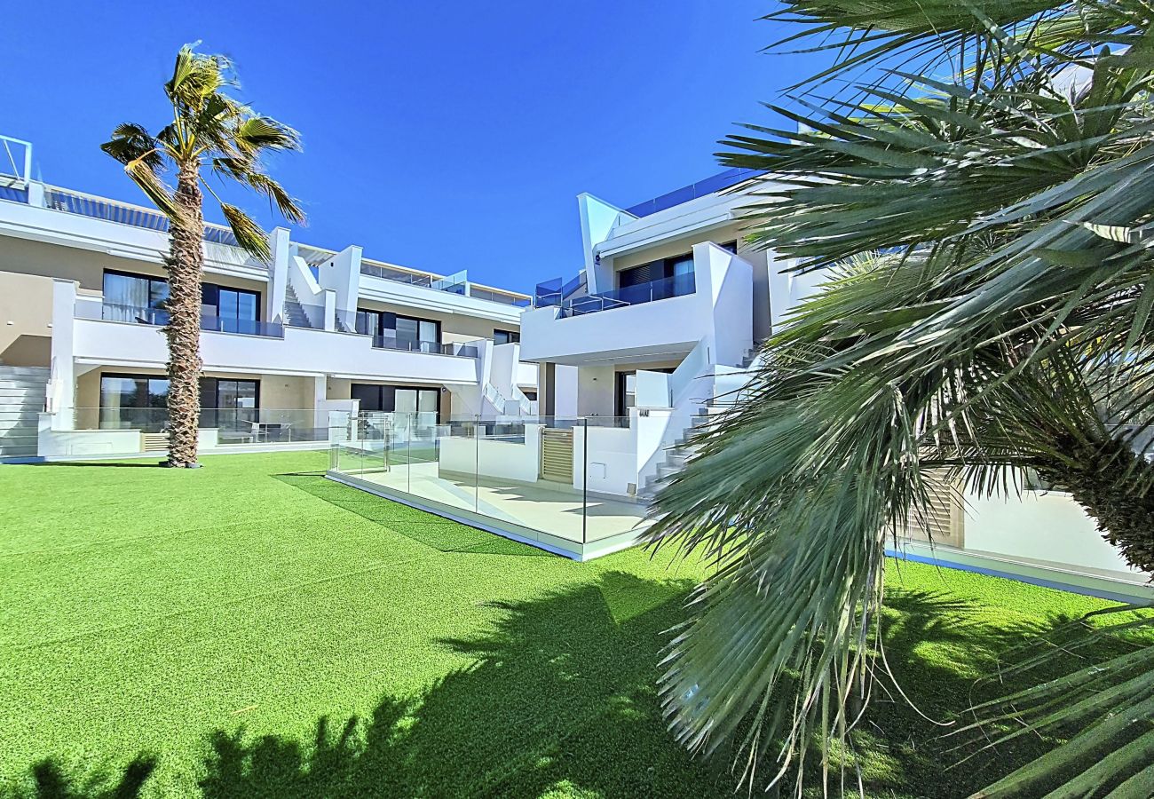 Apartment in Mar de Cristal - Poolside apartment with terrace, parking and Wi-Fi 