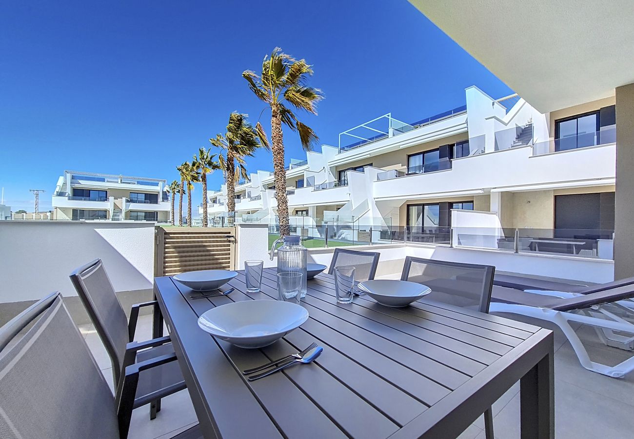 Apartment in Mar de Cristal - Poolside apartment with terrace, parking and Wi-Fi 