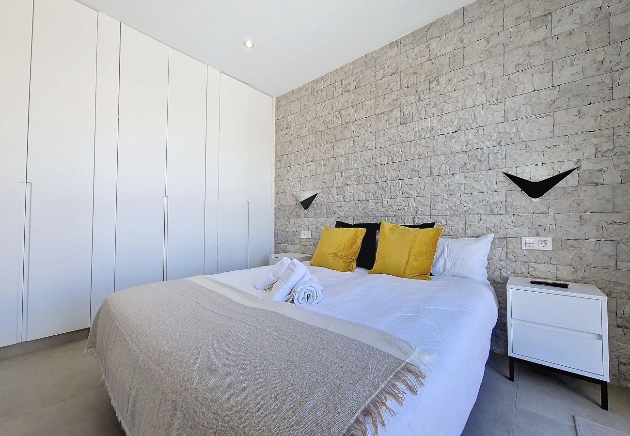 Apartment in Mar de Cristal - Poolside apartment with terrace, parking and Wi-Fi 