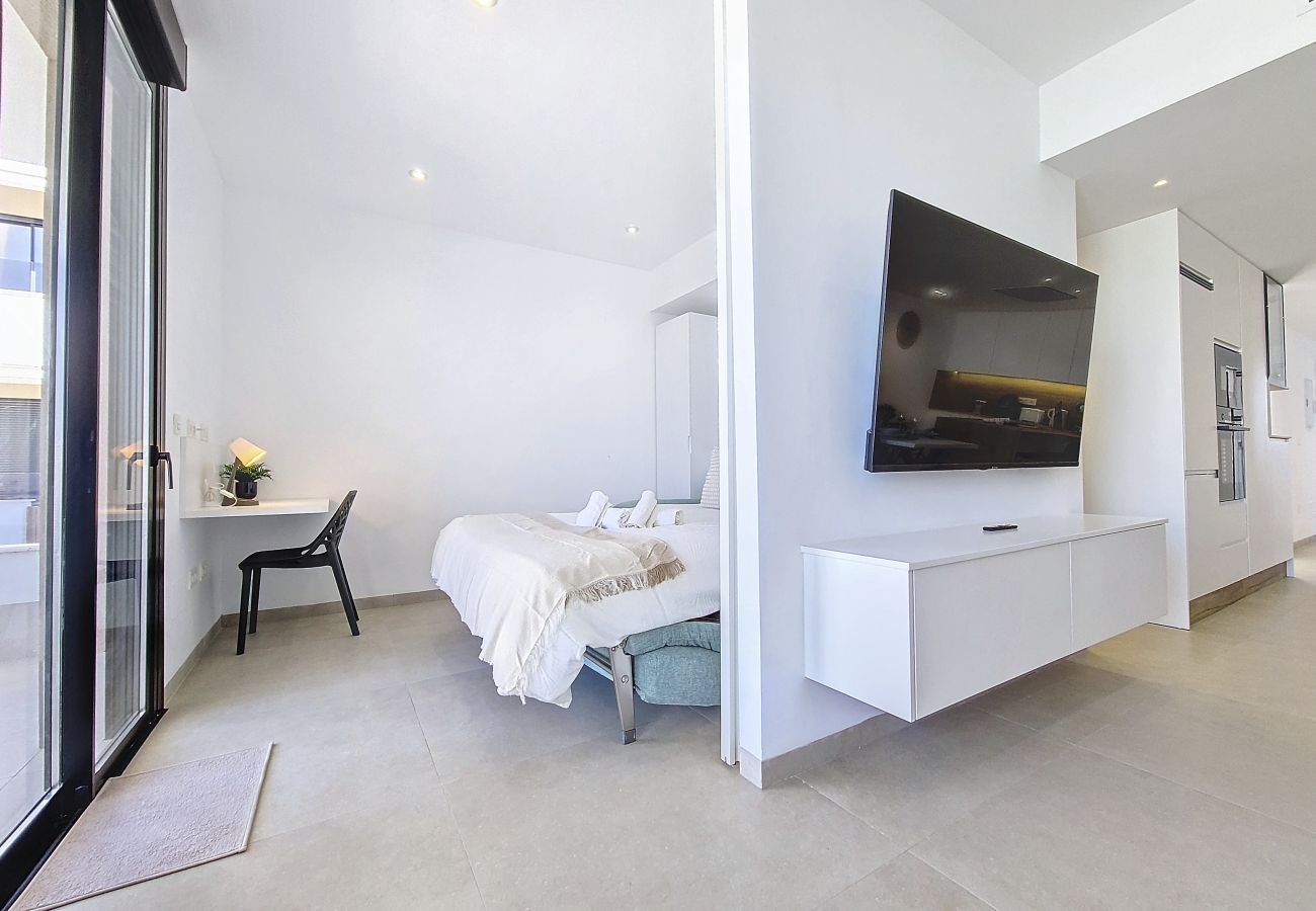 Apartment in Mar de Cristal - Poolside apartment with terrace, parking and Wi-Fi 