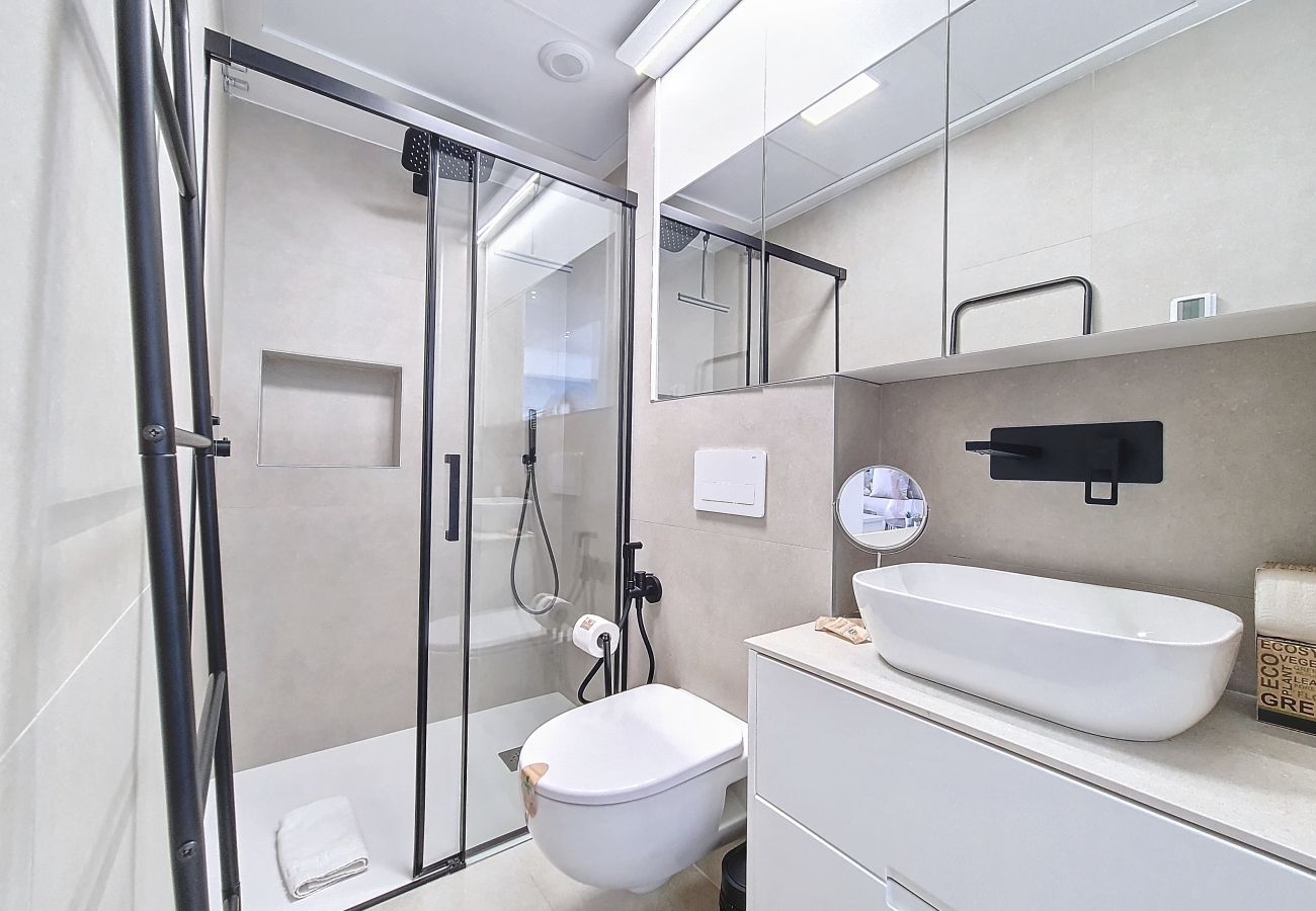 Apartment in Mar de Cristal - Poolside apartment with terrace, parking and Wi-Fi 