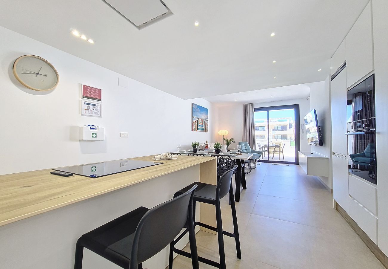 Apartment in Mar de Cristal - Poolside apartment with terrace, parking and Wi-Fi 