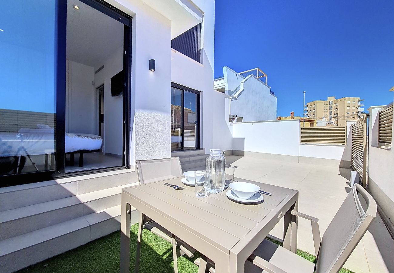 Apartment in Mar de Cristal - Poolside apartment with terrace, parking and Wi-Fi 