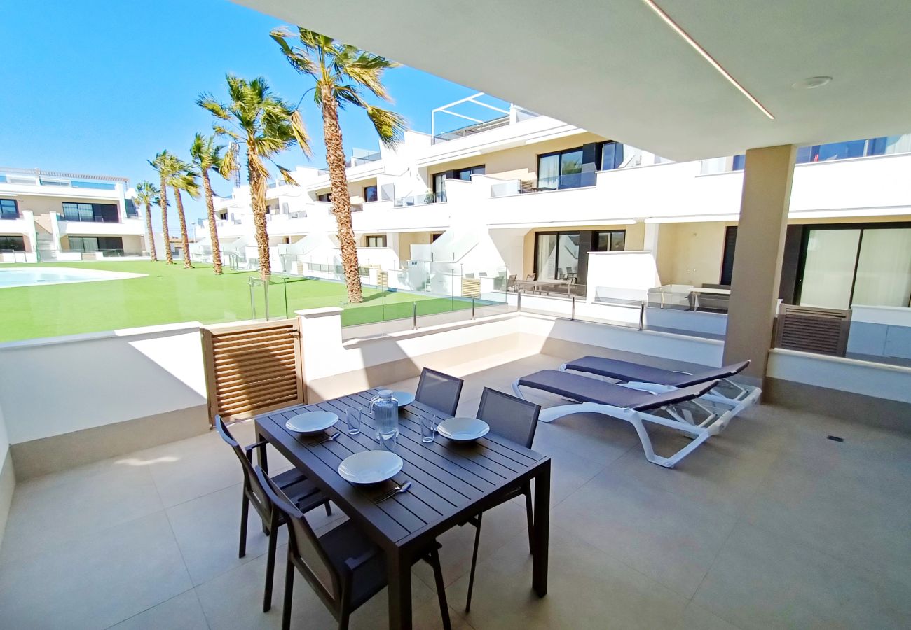 Apartment in Mar de Cristal - Poolside apartment with terrace, parking and Wi-Fi 