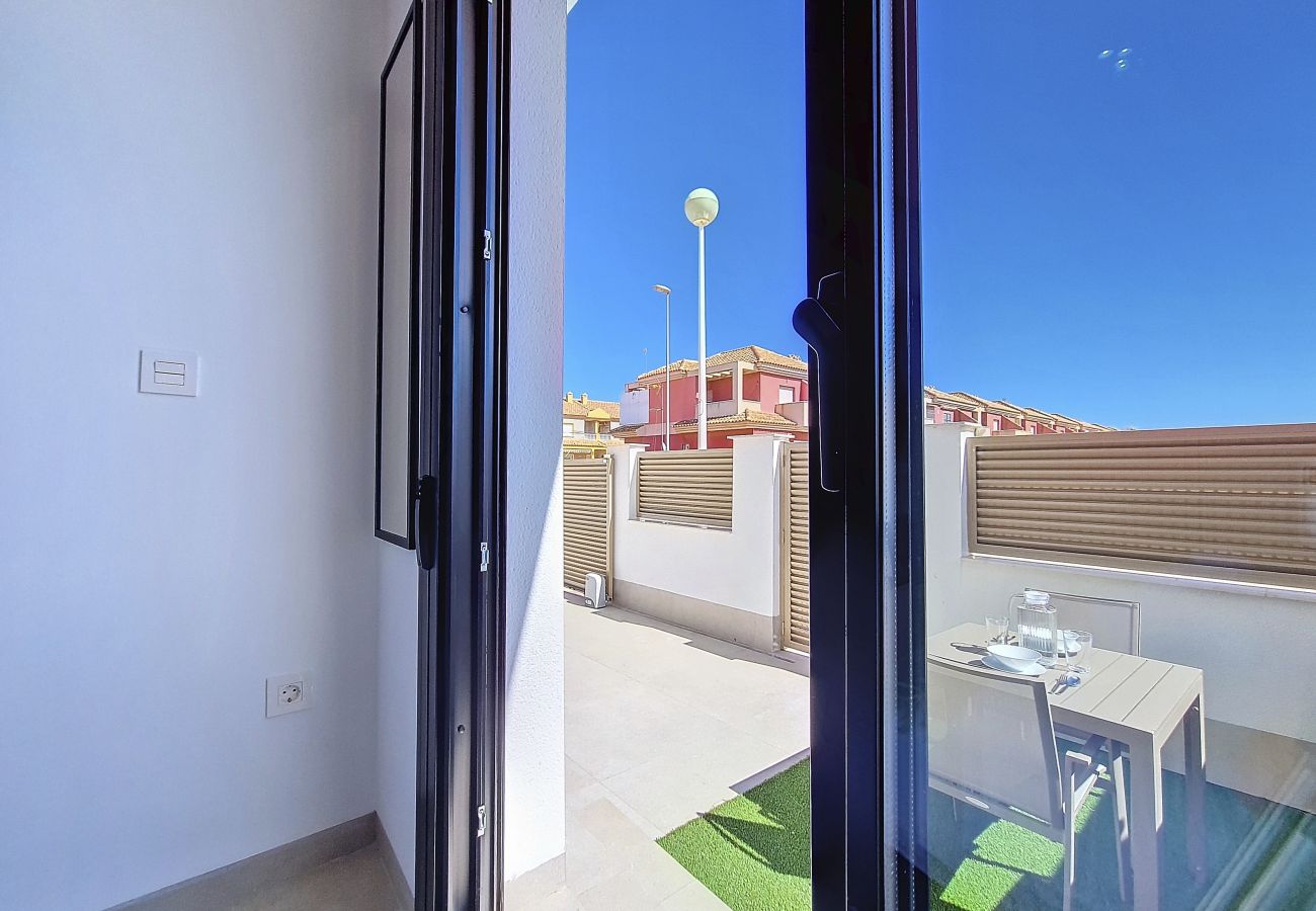 Apartment in Mar de Cristal - Poolside apartment with terrace, parking and Wi-Fi 