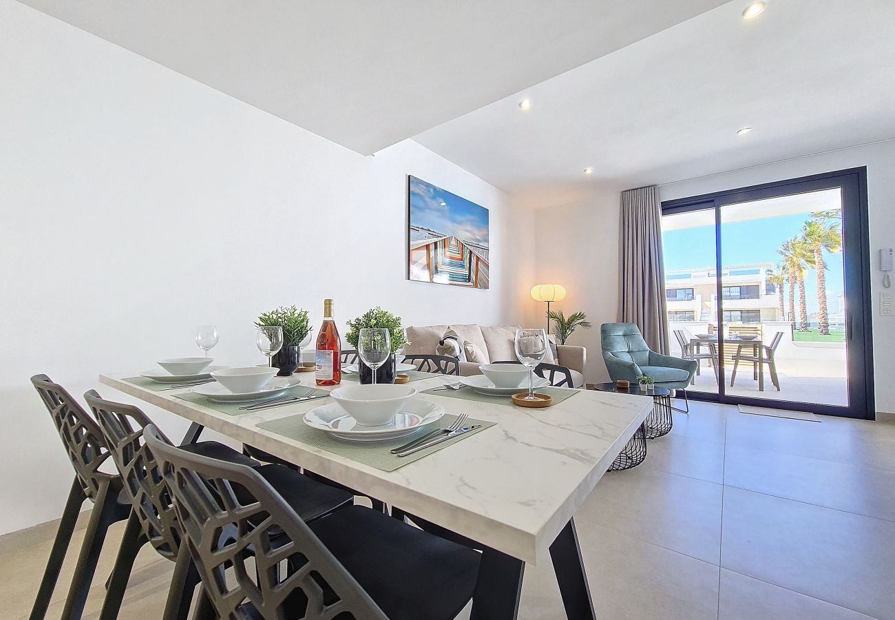 Apartment in Mar de Cristal - Poolside apartment with terrace, parking and Wi-Fi 