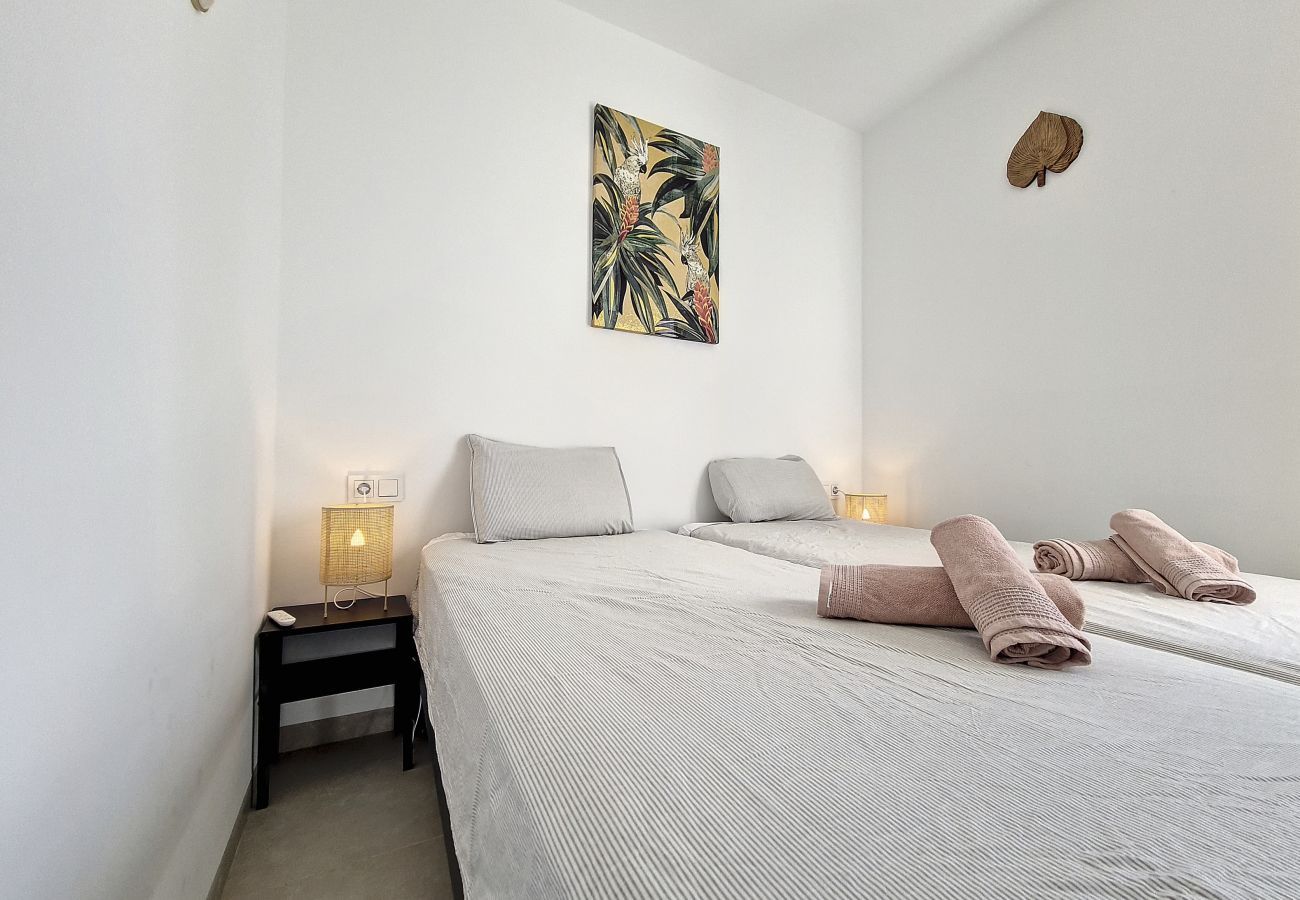 Apartment in Mar de Cristal - Penthouse apartment with pool and sea views
