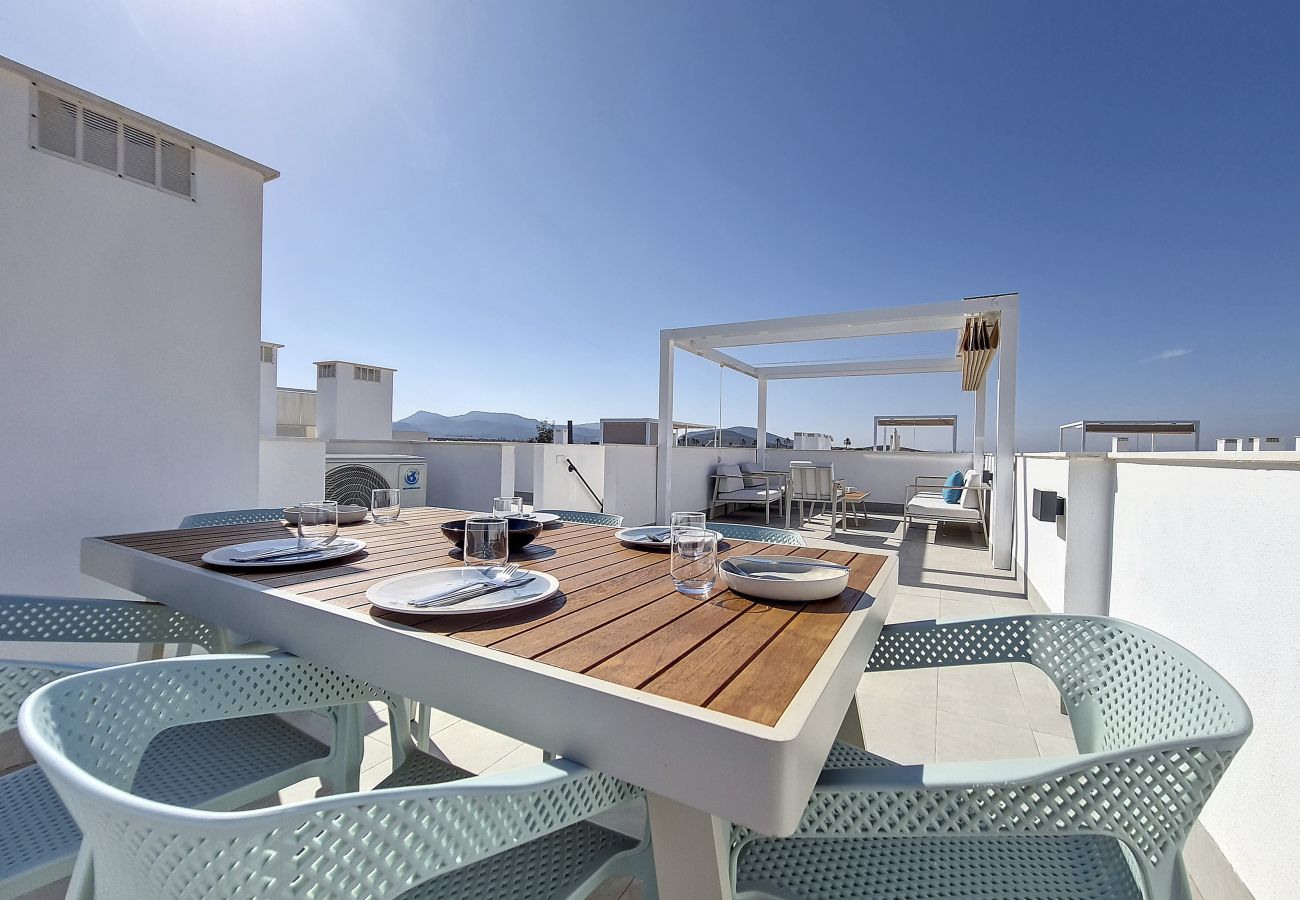 Apartment in Mar de Cristal - Penthouse apartment with pool and sea views
