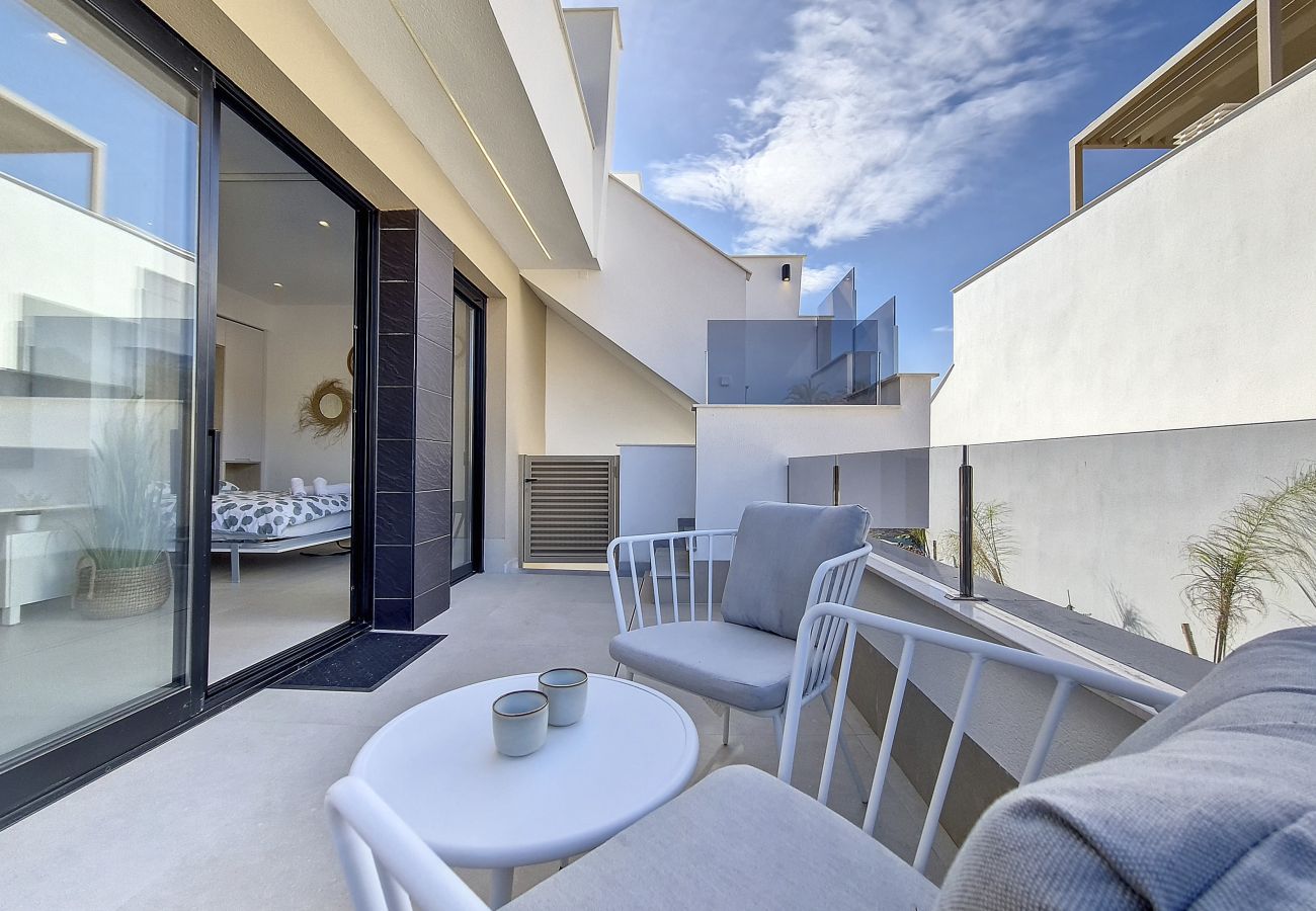 Apartment in San Pedro del Pinatar - Penthouse apartment with pool, parking and Wi-Fi