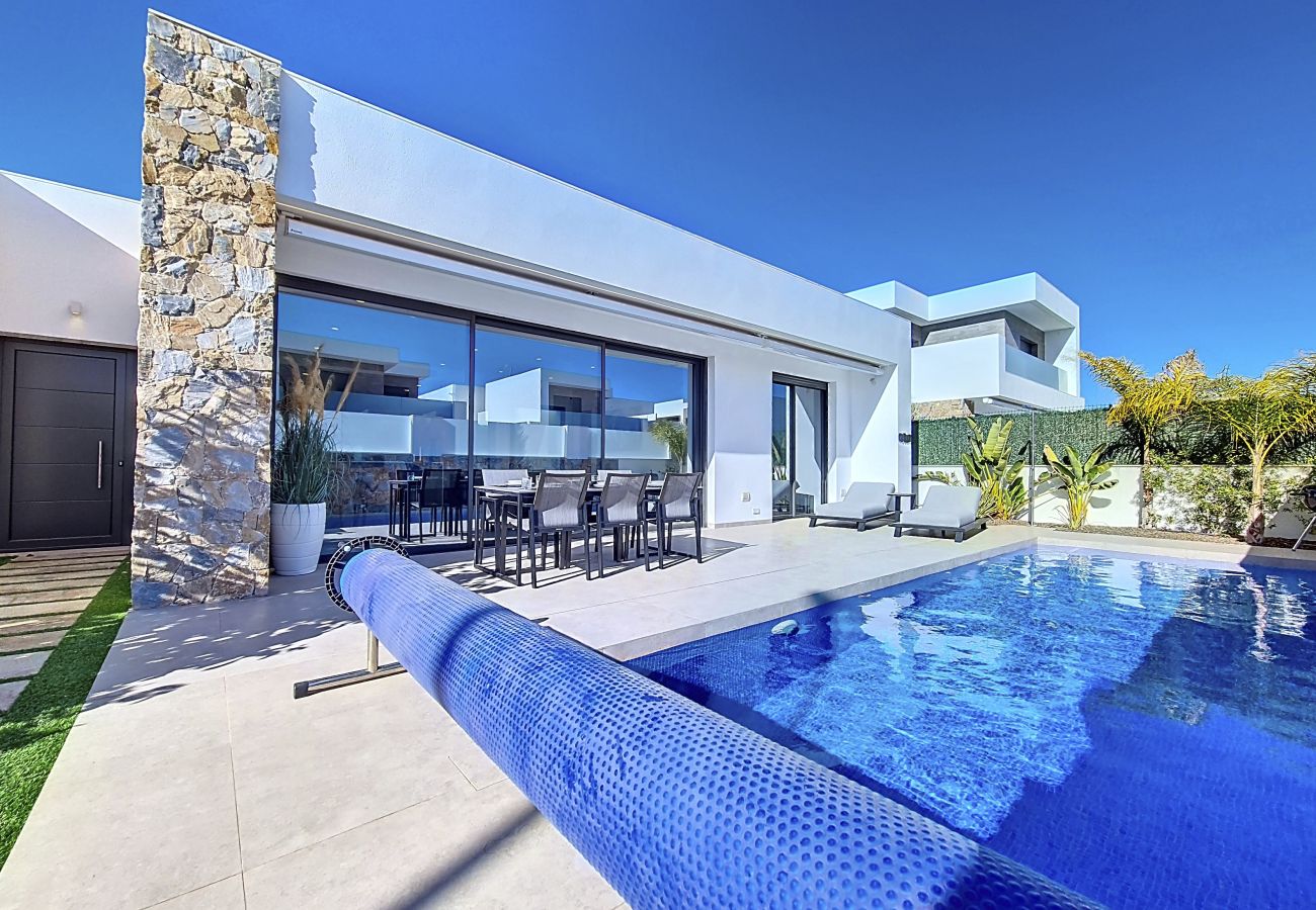 Villa in Santiago de la Ribera - Villa with private pool, and terrace, Wi-Fi and BBQ